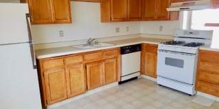 2 BEDROOM 1 BATH - UPSTAIRS UNIT Gallery 7