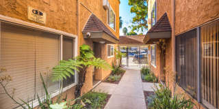 5708 Tujunga Ave. Gallery 17