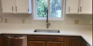 3 Bedroom, 2 Bathroom Home! Gallery 5