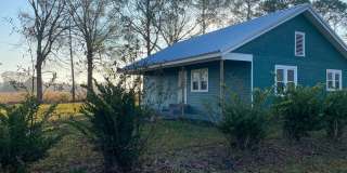2 Bedroom 1 Bath Home with Office or SMALL 3RD BEDROOM In St. Martinville Gallery 1