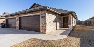 3BR 2BA duplex with 2 car garage!! 3BR 2BA duplex with 2 car garage!! Gallery 1