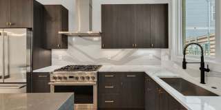 Stunning Salemtown Townhome With Fenced In Yard Stunning Salemtown Townhome With Fenced In Yard Gallery 9