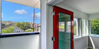 Stylish 2BR Townhome with Rooftop Deck & A/C Near Light Rail Gallery 13