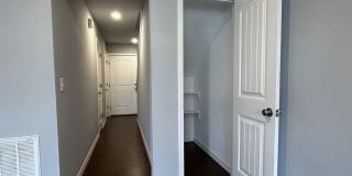 Townhouse with Garage - Minutes from Downtown Rogers Gallery 9