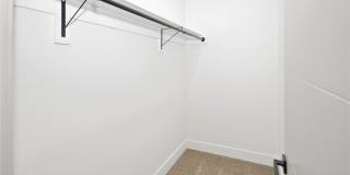 2001 S Dandelion Street Gallery 18