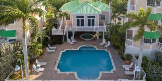 Seasonal Waterfront Living | Available April 15 – October 31 Gallery 1