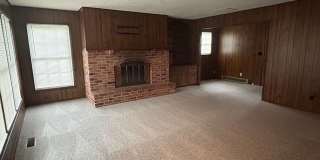 Very spacious 4 bedroom, 2 bath home in Kickapoo Schools! This will go fast! Gallery 9