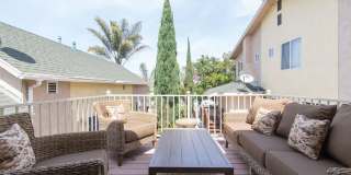 Gorgeous Upstairs unit with downtown view private deck Gallery 5