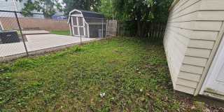 Comfortable 3-Bedroom Ranch with Garage and Private Yard Gallery 3