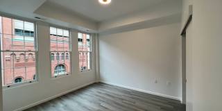 725 W Pratt Gallery 16