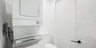 4 weeks of free rent! - Studio Near Grand Canyon University with washer/dryer! Gallery 18