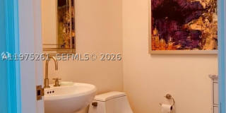 1425 Brickell Ave Gallery 10