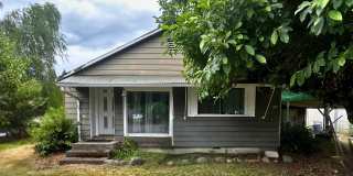 Pet-Friendly 2BR Home with Fenced Yard in Lyons Gallery 1