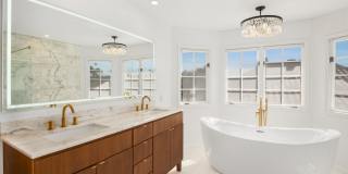 Stunning 5-Bedroom Mission Viejo Home Gallery 1