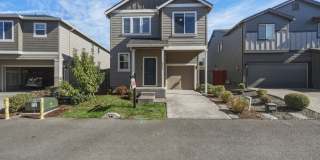 Modern 3-Bedroom Home in Ridgefield – Fully Fenced Backyard & Garage Gallery 1