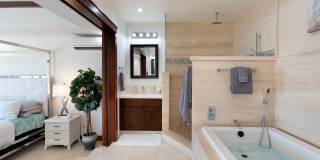 Wailupe Seaside Haven: Beachfront Luxury Home w/ Infinity Pool & City Proximity Gallery 16