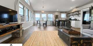 Portland Loft: Fully Furnished Loft Living with views of the golf course $300 Utility Fee Gallery 18