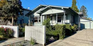 Updated Bungalow located in Downtown Redwood City & 15 miles from SF International Airport Gallery 1