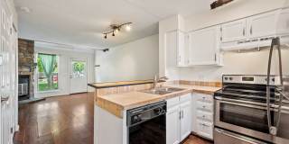 Warm 1 bd in heart of Aurora Gallery 9
