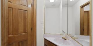 Adorable Townhome, 2 Master Bedroom Suites to Patio Living Gallery 11