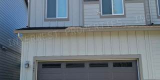 Beautiful Newer Construction 3bd 2.5ba Row House in Ridgefield With 2 Car Garage, Fenced Backyard & Air Conditioning! Gallery 1