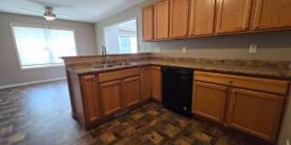 3 Bedroom Duplex in Normal! Gallery 7