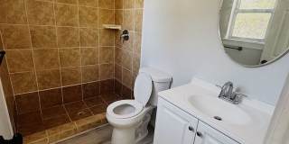 Spacious 3 Bedroom Home with Vaulted Ceilings & Fireplace Gallery 8