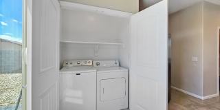 Clean and Comfortable 3 bed 2 bath with loft! Gallery 10