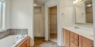 Marvelous 3 Bedroom House In Mill Creek Manor! Gallery 15
