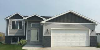 4 bed 3 bath Single Family Home Gallery 1