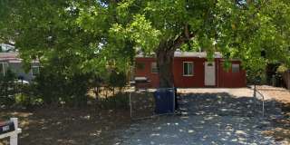 Large 3-2 house with a back yard Gallery 3