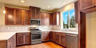 Spacious 3BD/2.5BA Townhouse in Edmonds! Gallery 1
