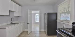 Exquisite Remodeled Retreat: 4 Bed, 1 Bath Gem in St. Petersburg Gallery 23