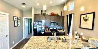 IMMACULATE TOWNHOME WITH 2 CAR ATTACHED GARAGE Gallery 9
