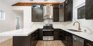 211 Florence Place Gallery 8