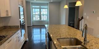 Gorgeous 4-Bed 3.5-Bath Townhouse next to Ft Meade Gallery 6
