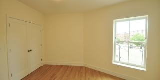 Beautiful Sunny 1 bed with W/D available 9/1 Gallery 4