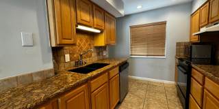2/2.5 Condo in Jacksonville Beach - 2 Minute Walk to the Beach! Storage Area, Covered Parking, Pet Friendly! Gallery 1