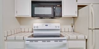Top Floor Unit - Balcony - Elevator Access - Community Pool & Tennis Court Gallery 22