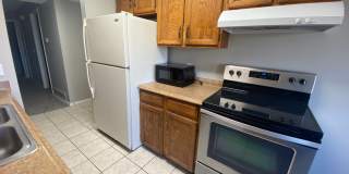 Large 2 bed 1 bath Top Floor Condo Gallery 11