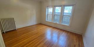 Large 3-bed/1-bath Apartment in the Heart of Rogers Park! Gallery 11