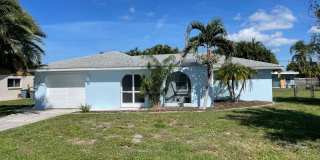 Charming, Move-In Ready 2BR/2BA Single-Family Home with Huge Fenced Yard in Venice! Gallery 1
