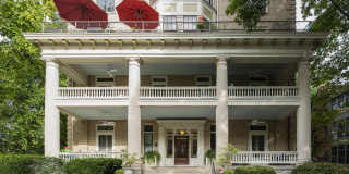 25 Hampton Court Gallery 1