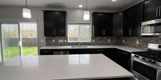 Spacious 4-Bedroom Home with Balcony and Fenced Yard in Marysville Gallery 15