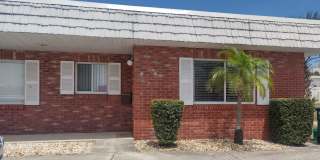 1 bedroom, 1 bathroom end unit condo beachside Gallery 1