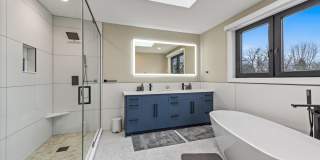 148 Oak Street Gallery 30