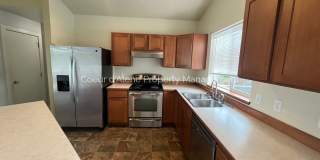 3 bed house w/ family room in The Landings! 3 bed house w/ family room in The Landings! Gallery 6