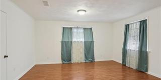 7551 OAK Street Gallery 10