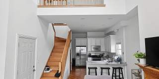 4 Bedroom, 3 Bathroom Impressive Lincoln Park Duplex Gallery 31