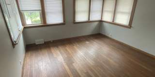 Charming 3 Bed 2 Bath Home! *2027* Gallery 10